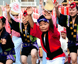 熱演する少年