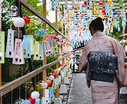 風鈴市の女