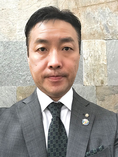 尾花 靖雄 氏